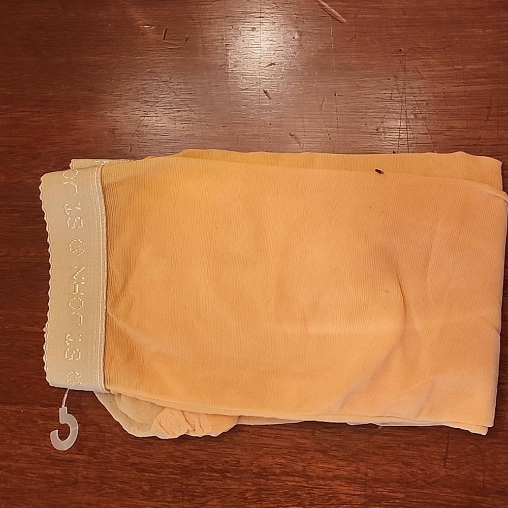 St John Pantyhose NWOT